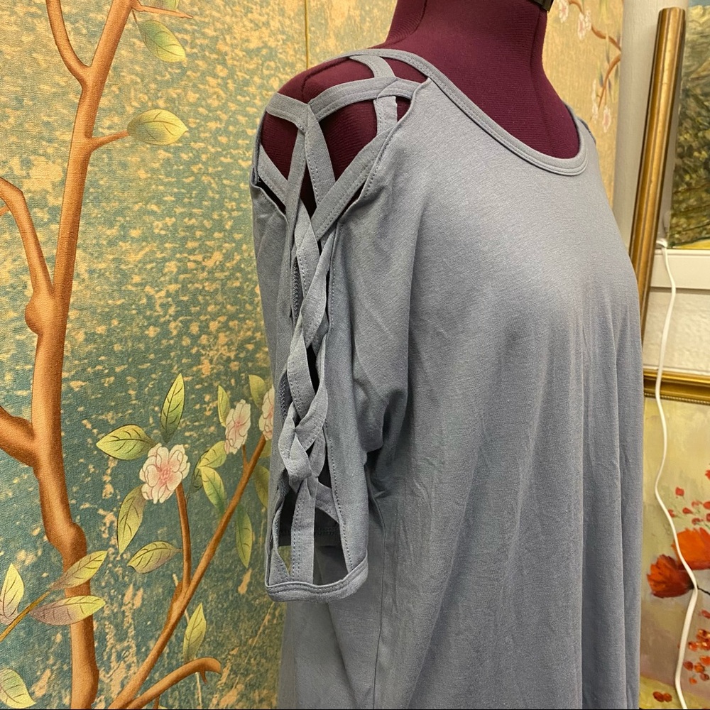 NWOT Zenana Premium Grey Criss Cross Sleeve Top - Picture 4 of 5